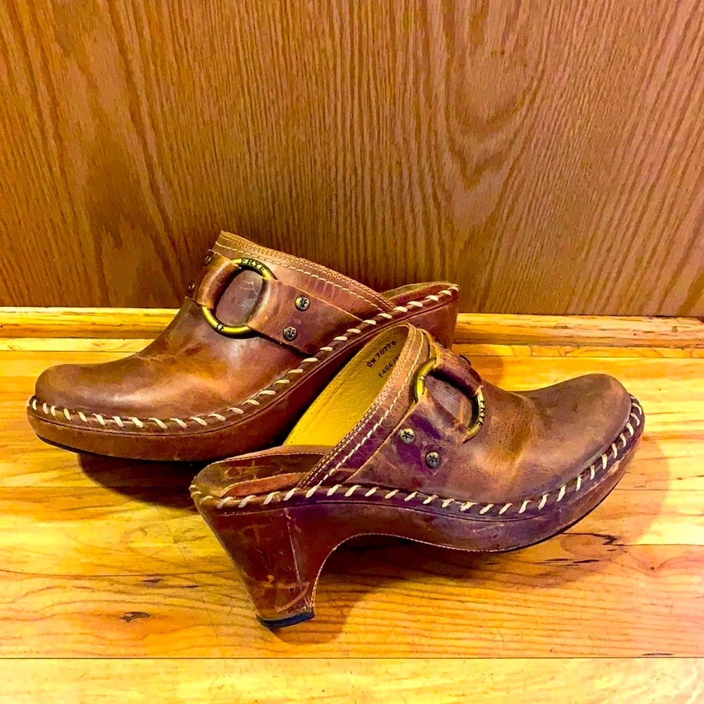 Frye Charlotte leather 8 wedge O ring stitched distressed brown mule clogs VGUC